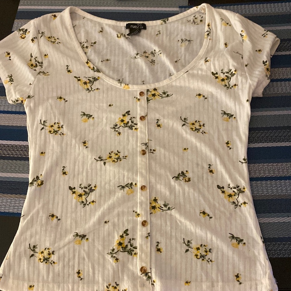 Rue 21 short sleeved shirt